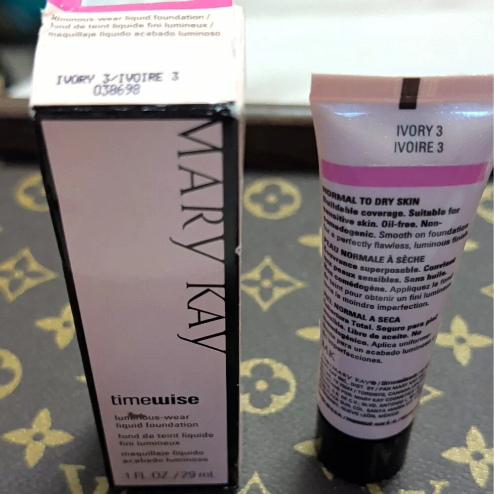 Mary Kay TimeWise Luminous-Wear Liquid Foundation Ivory 3 1 fl oz MPN 038698